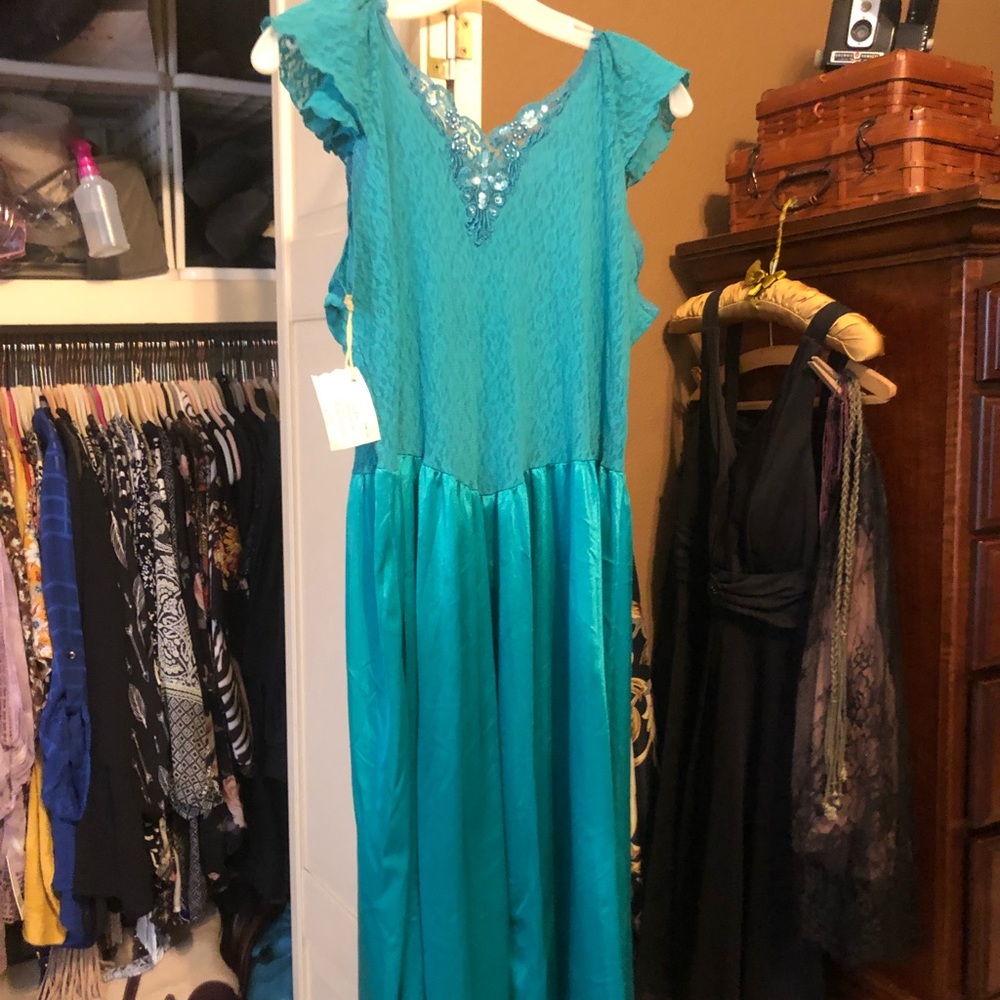 Sara Richard’s beautiful green fairy nigh gown